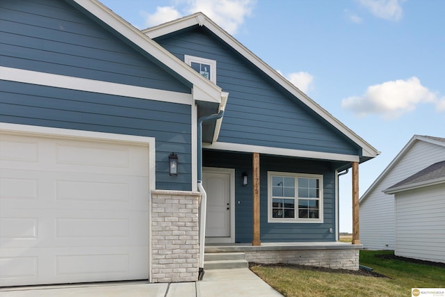 view of front of house with covered porch and a garage