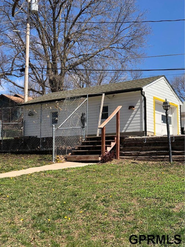 view of front of house with a front yard