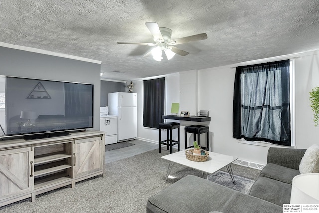 living room featuring ceiling fan and crown molding