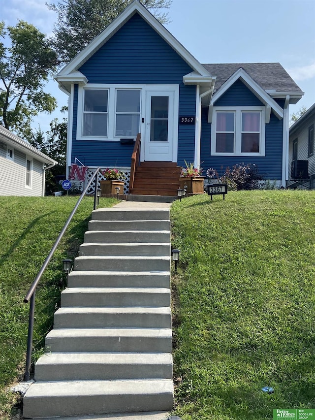 bungalow featuring a front yard