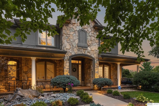 view of front of home featuring a porch