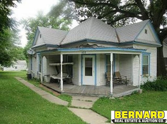 view of front of home with a porch and a front yard