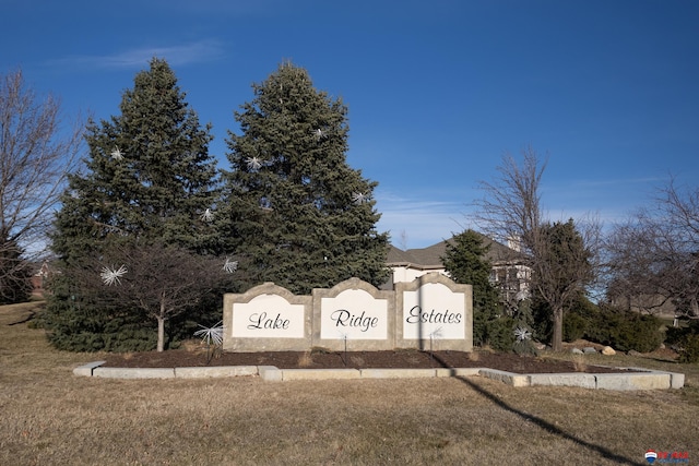 community sign featuring a lawn