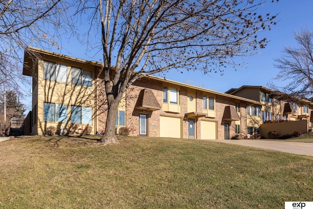 view of front of house featuring a front yard and a garage