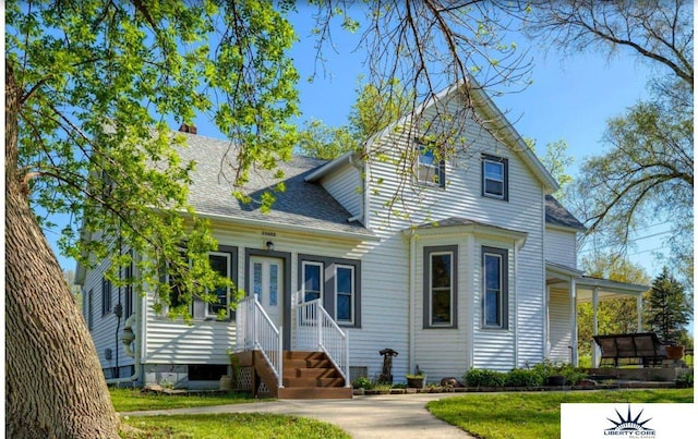 view of front of house with a front lawn