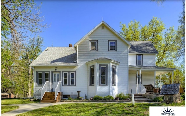 view of front facade featuring a front yard and a porch