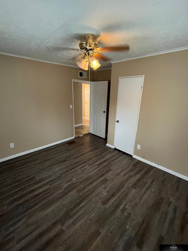 spare room with dark hardwood / wood-style floors, ceiling fan, and a textured ceiling