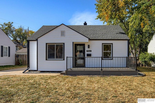 bungalow-style house with a front yard