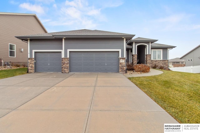 view of front facade with a garage and a front yard