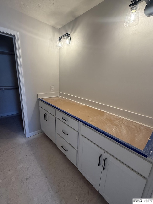 2175 N Aaron Way, Fremont, NE 68025 - bathroom with baseboards