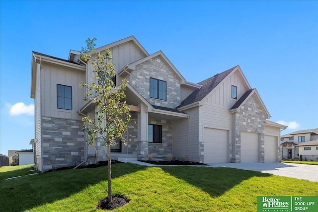 view of front of property featuring a front yard