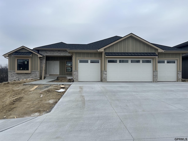 view of front of house featuring a garage