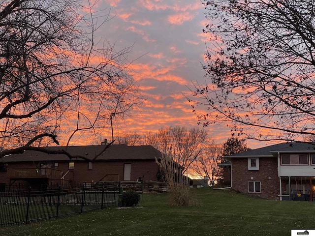 view of yard at dusk