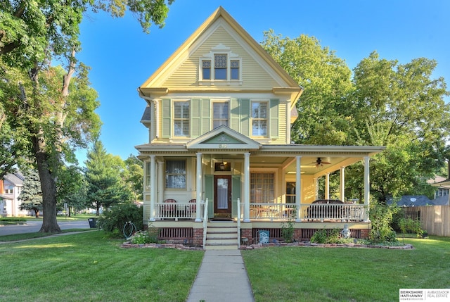 view of front of house with a porch and a front yard