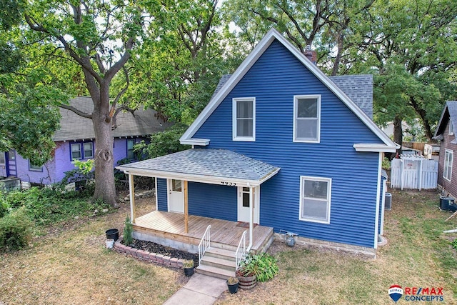 view of front of home featuring a front yard and a porch