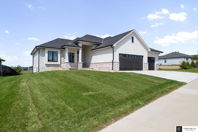 view of front of house featuring a front lawn and a garage