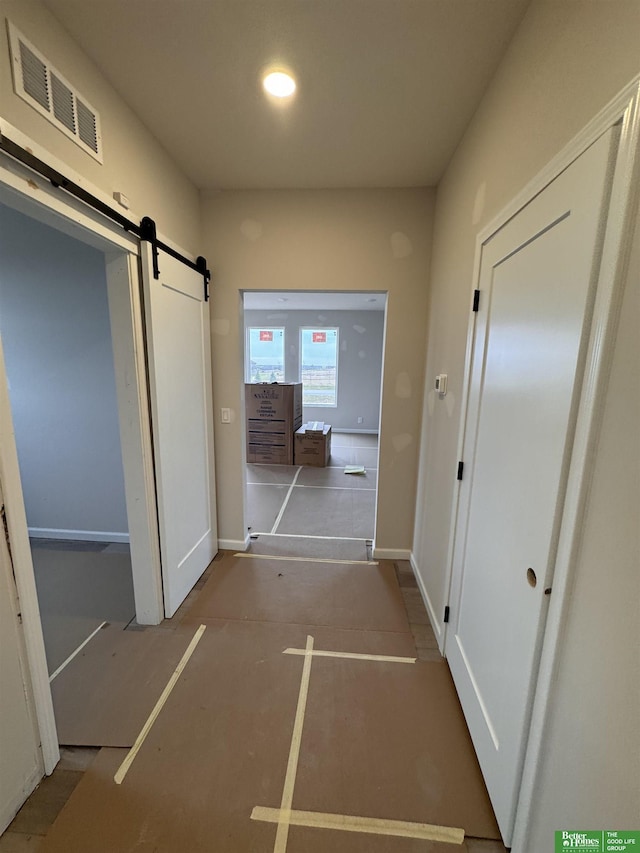 corridor featuring a barn door