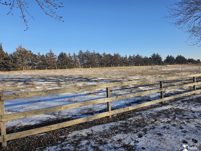 view of yard featuring a rural view