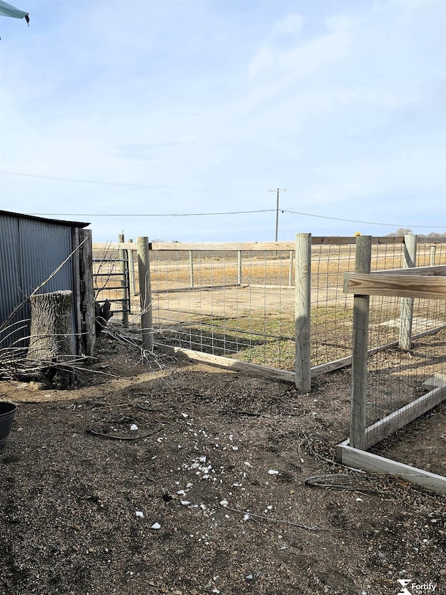 view of yard featuring a rural view