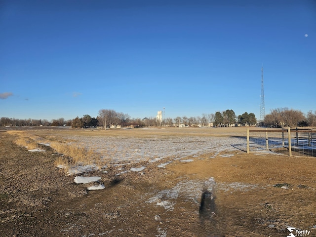 view of yard featuring a rural view