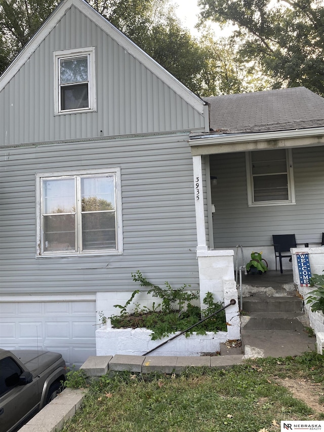 view of front of property featuring a garage