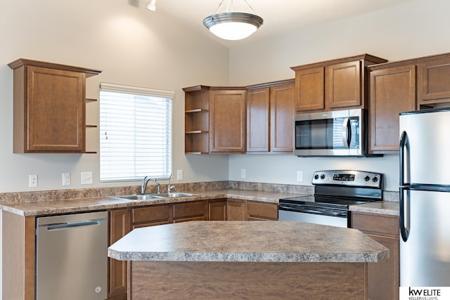 kitchen featuring sink, stainless steel appliances, hanging light fixtures, and vaulted ceiling