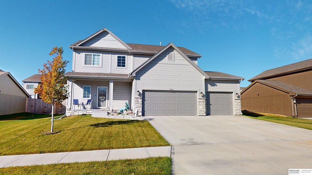 craftsman inspired home featuring a porch and a front lawn