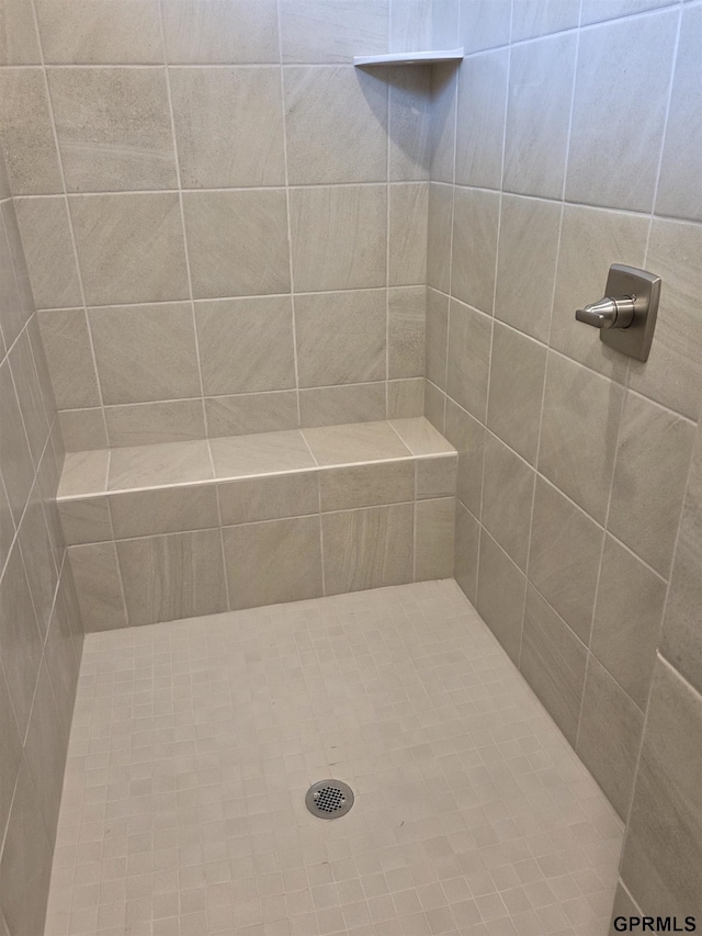 full bath featuring tiled shower