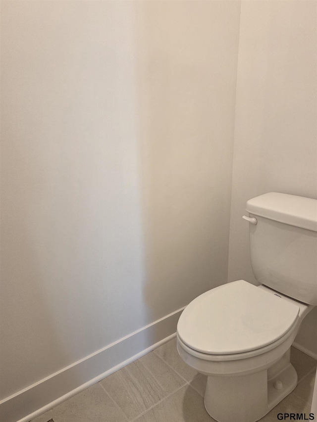 bathroom featuring toilet and baseboards