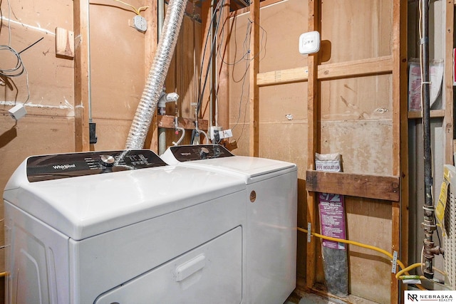 laundry room with washing machine and dryer