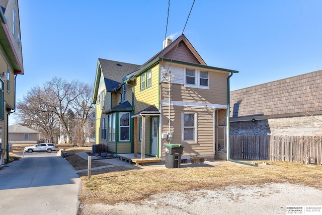 view of front of property