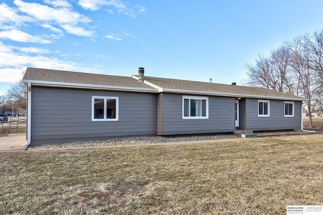 back of house featuring a yard