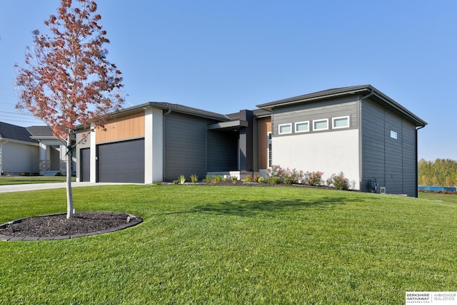 view of front facade with a garage and a front yard