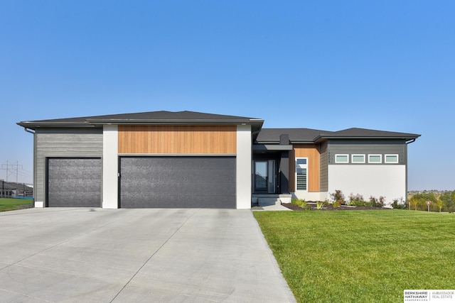 view of front facade featuring a front yard and a garage