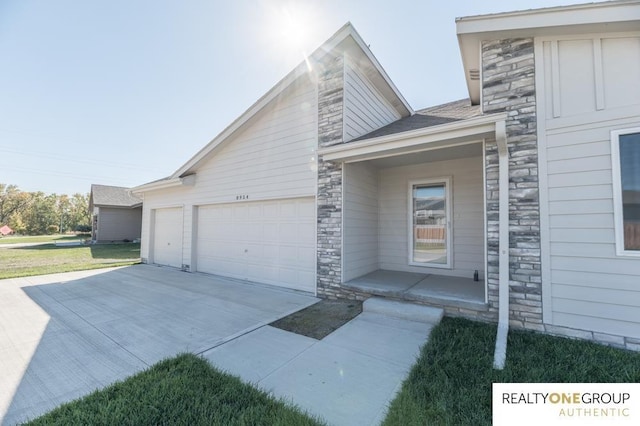 view of front of property featuring a garage and a front lawn