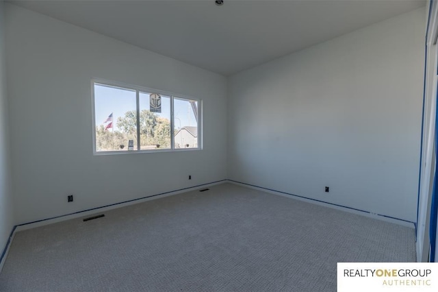 unfurnished room with carpet