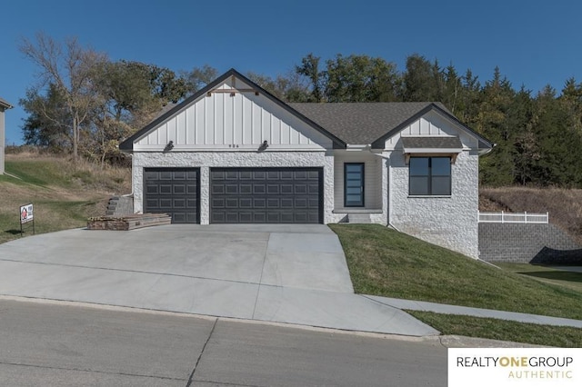 view of front of property featuring a garage and a front lawn