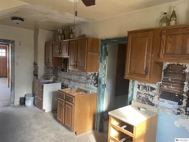 kitchen with ceiling fan