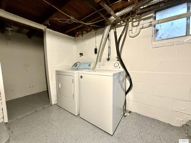 laundry room featuring washer and clothes dryer