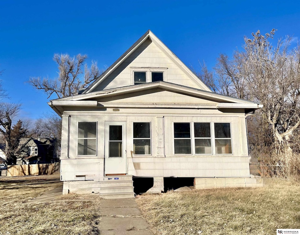 view of front of property