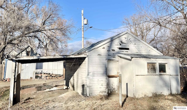 view of side of property featuring a carport