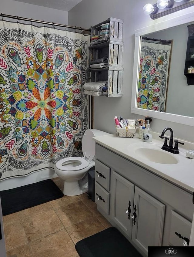 bathroom featuring a shower with curtain, tile patterned flooring, vanity, and toilet