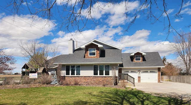 view of front facade with a garage and a front yard