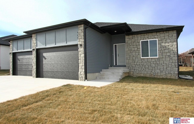 prairie-style home with a front lawn