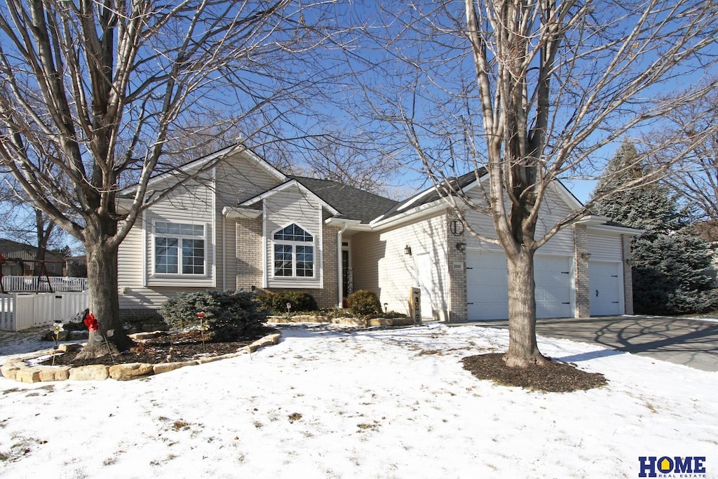 view of front facade featuring a garage