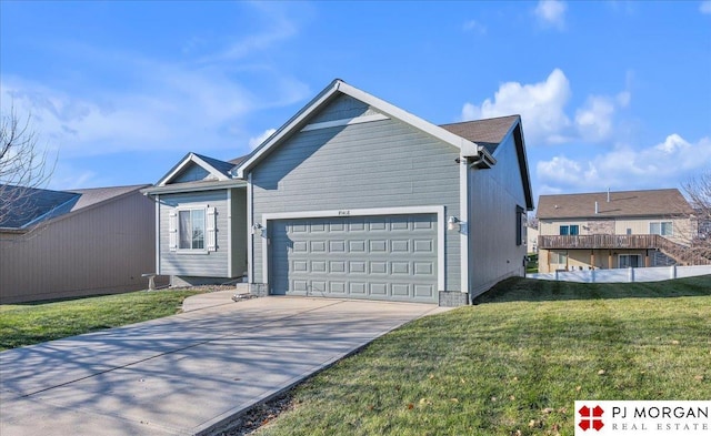 view of front of home featuring a front lawn and a garage