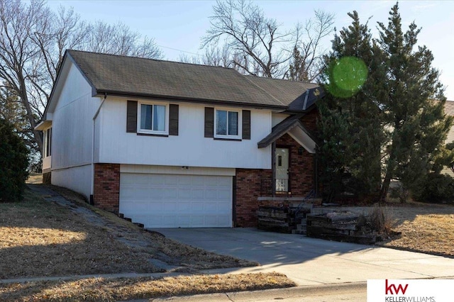 view of front facade featuring a garage