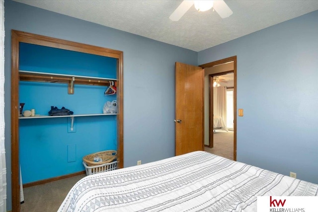 carpeted bedroom featuring ceiling fan, a textured ceiling, and a closet