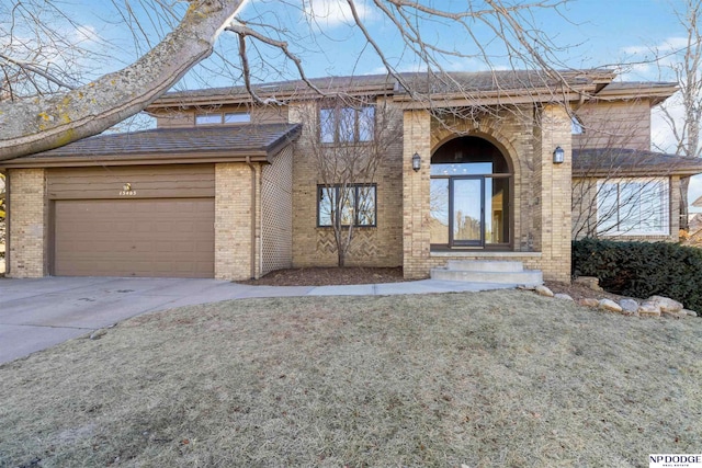 view of front of property featuring a garage and a front yard