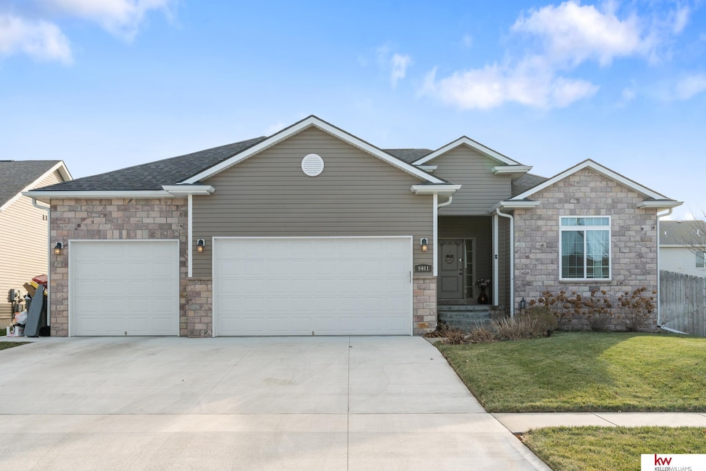 view of front of property featuring a front lawn and a garage